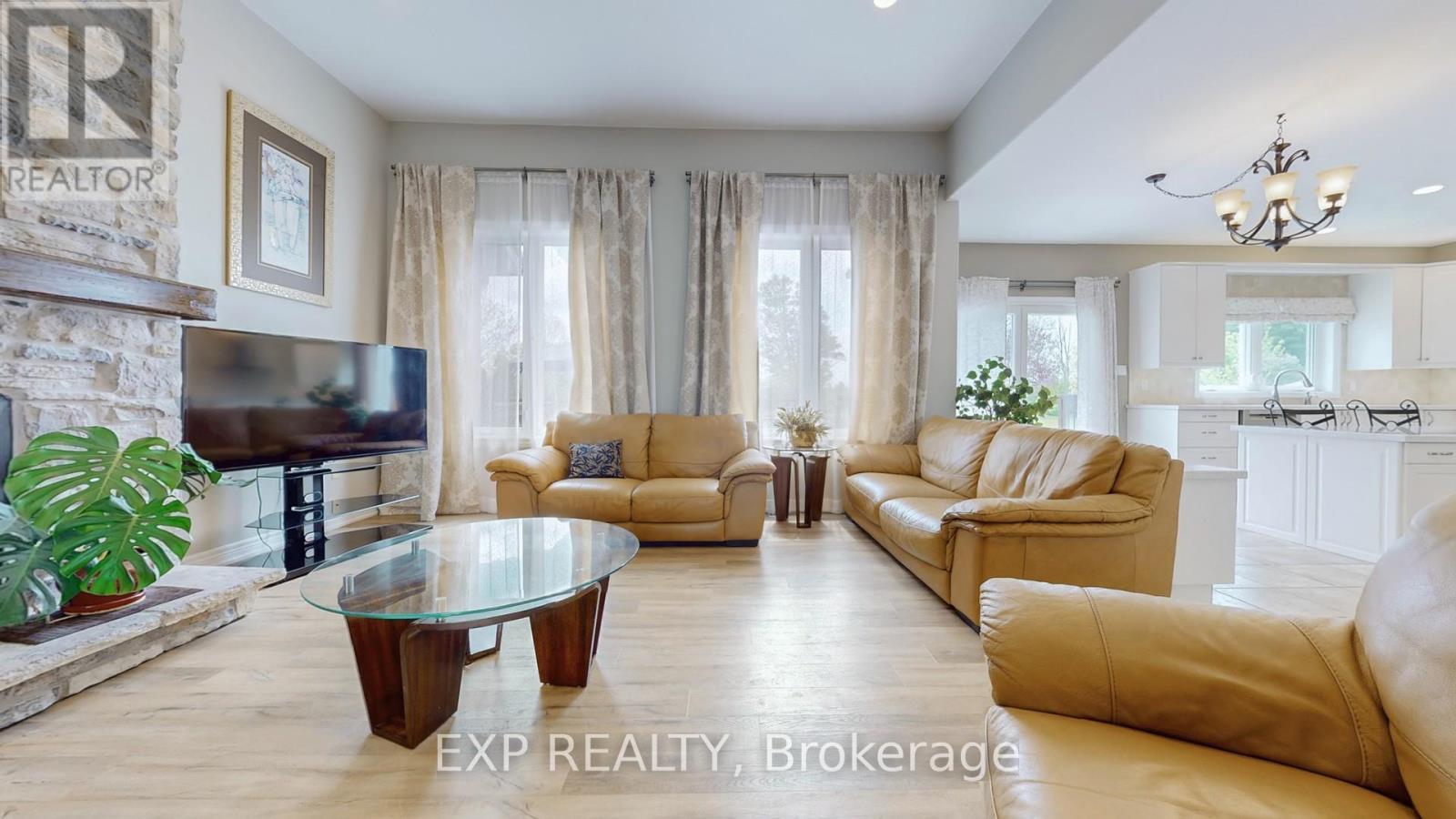 42 Somerville Crescent, Mulmur, ON - Indoor Photo Showing Living Room