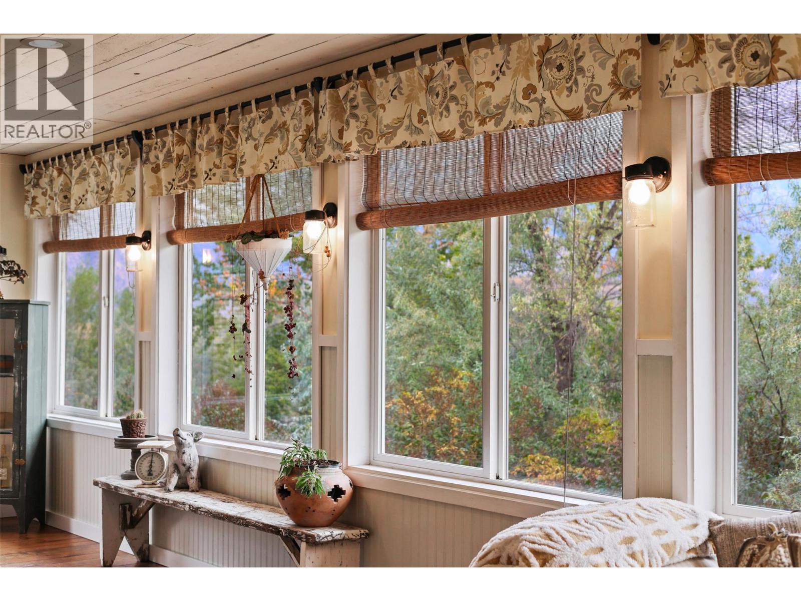 1580 Monte Creek Road, Kamloops, BC - Indoor Photo Showing Bedroom