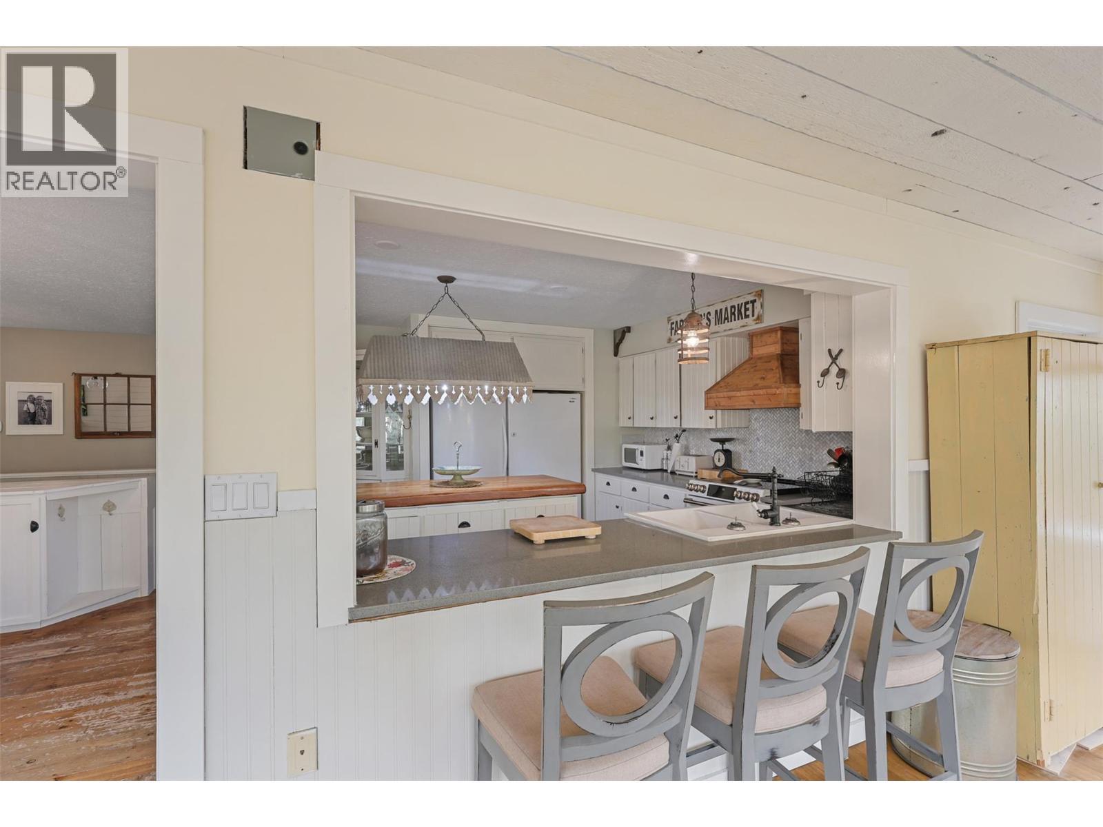 1580 Monte Creek Road, Kamloops, BC - Indoor Photo Showing Kitchen