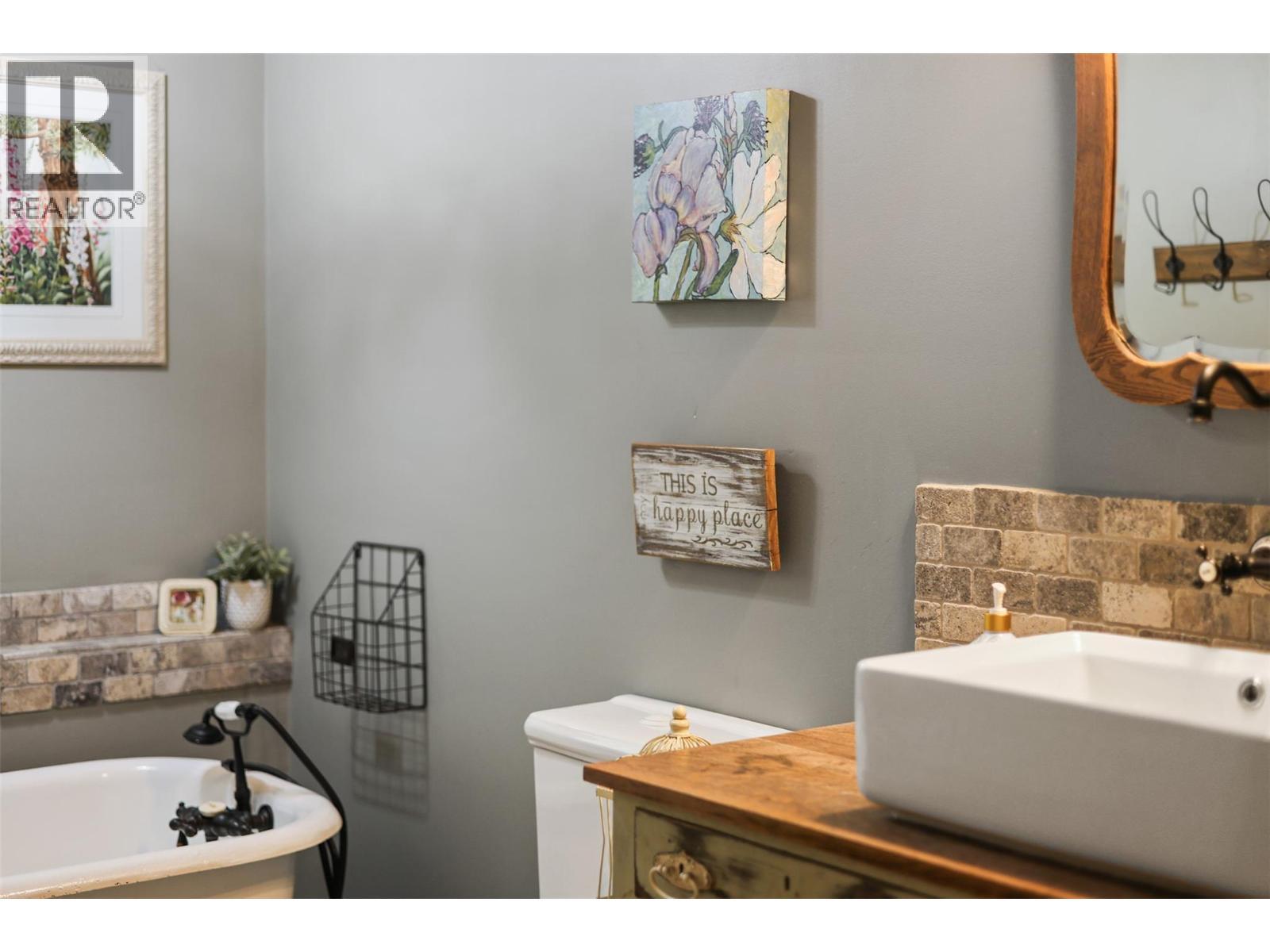 1580 Monte Creek Road, Kamloops, BC - Indoor Photo Showing Bathroom