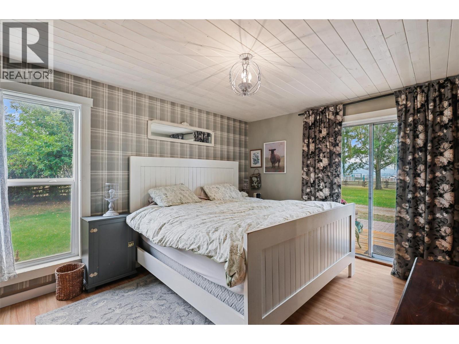 1580 Monte Creek Road, Kamloops, BC - Indoor Photo Showing Bedroom