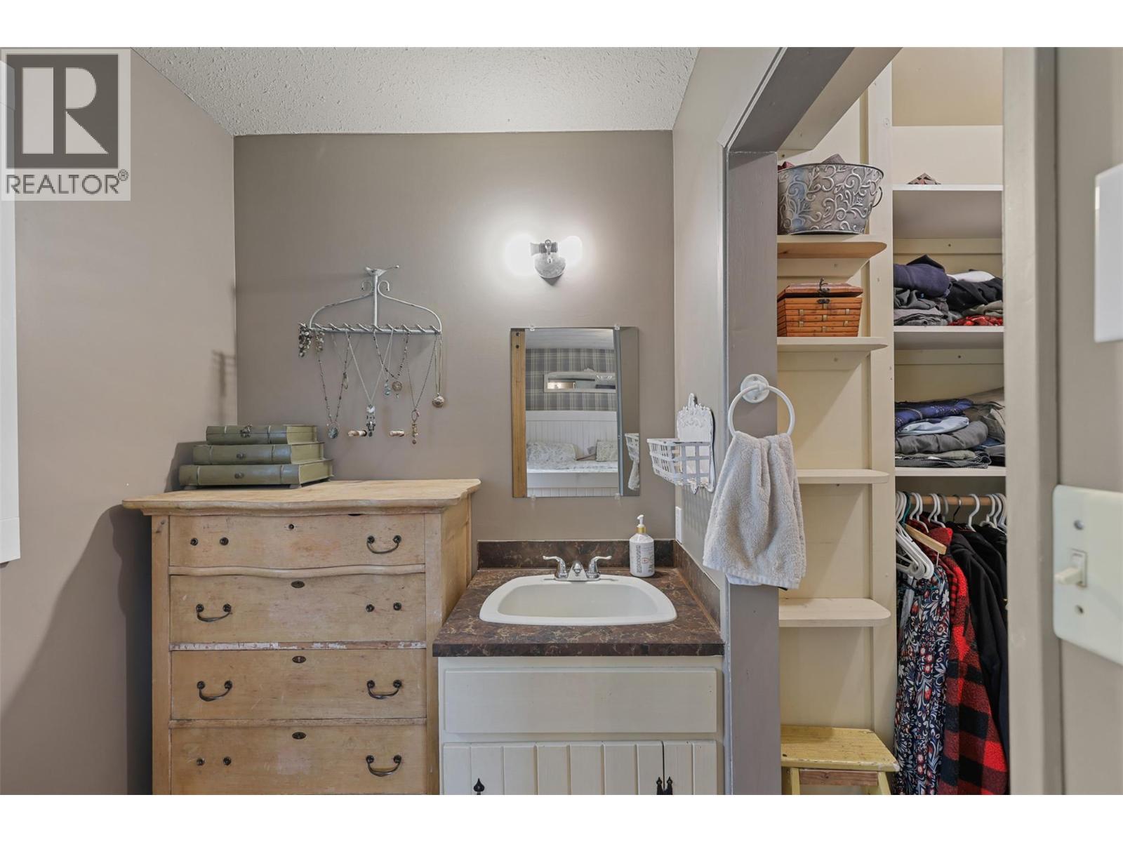 1580 Monte Creek Road, Kamloops, BC - Indoor