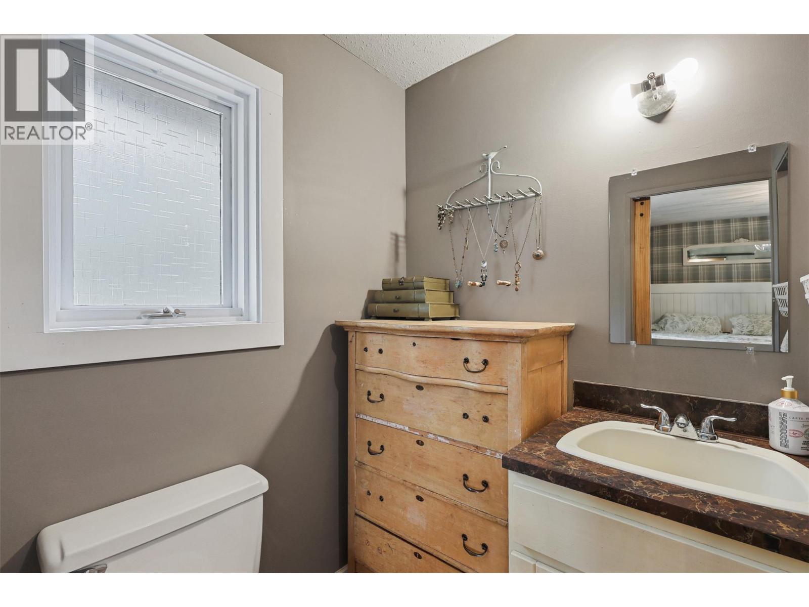 1580 Monte Creek Road, Kamloops, BC - Indoor Photo Showing Bathroom