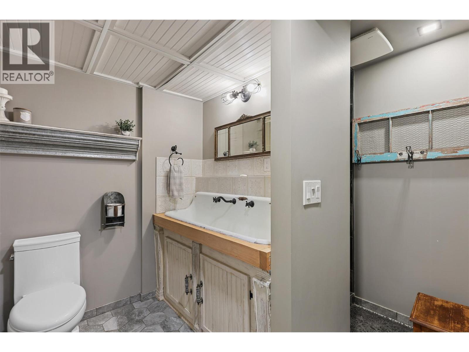 1580 Monte Creek Road, Kamloops, BC - Indoor Photo Showing Bathroom