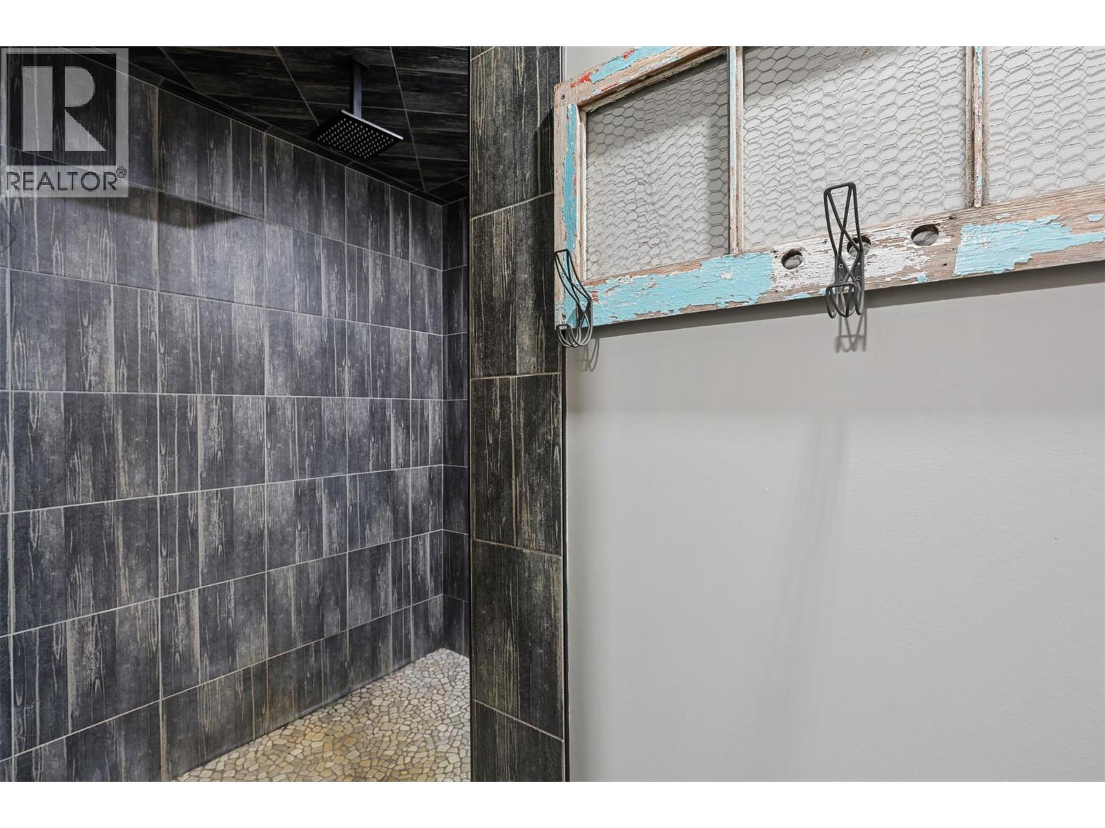 1580 Monte Creek Road, Kamloops, BC - Indoor Photo Showing Bathroom