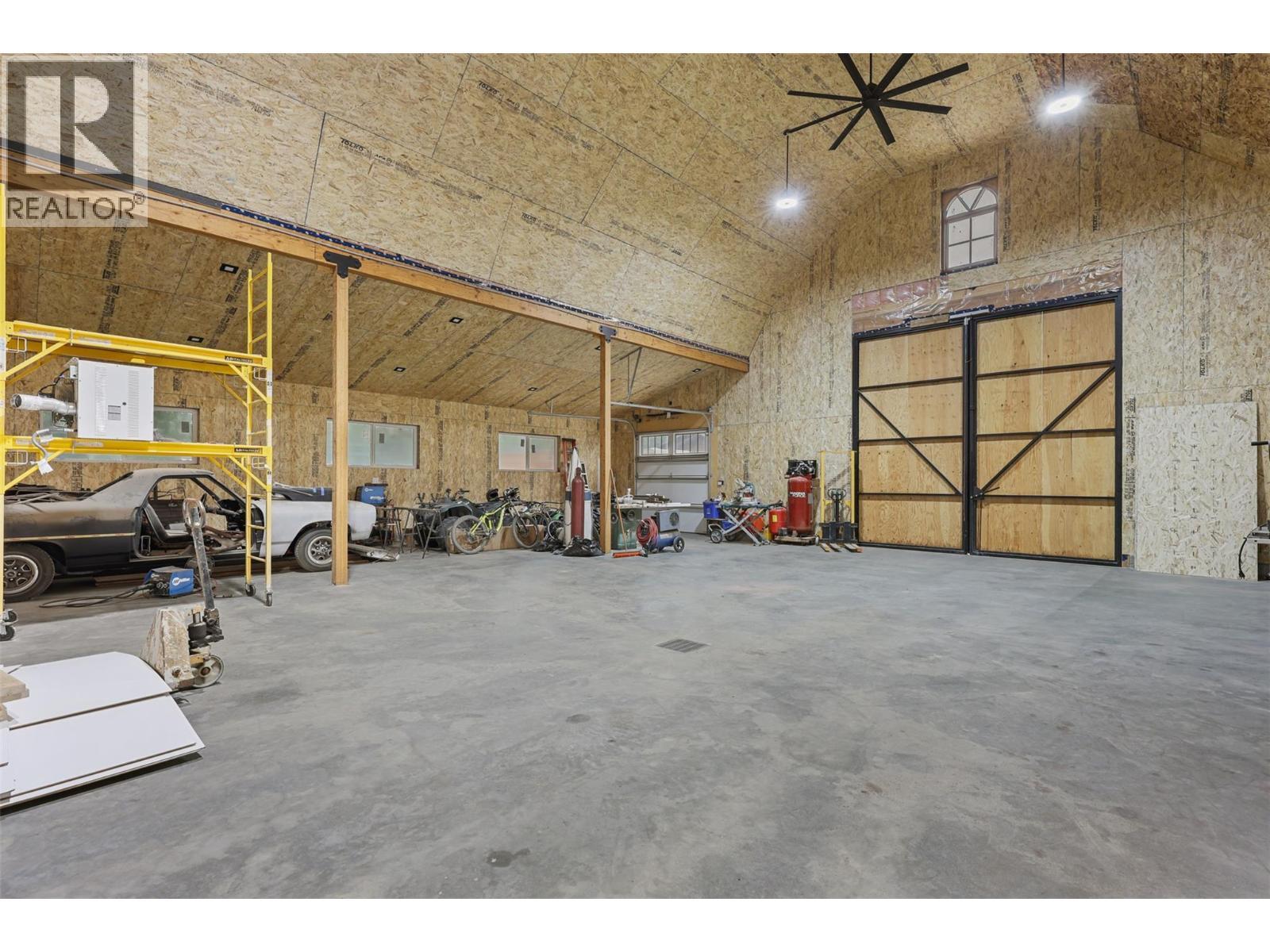 1580 Monte Creek Road, Kamloops, BC - Indoor Photo Showing Garage