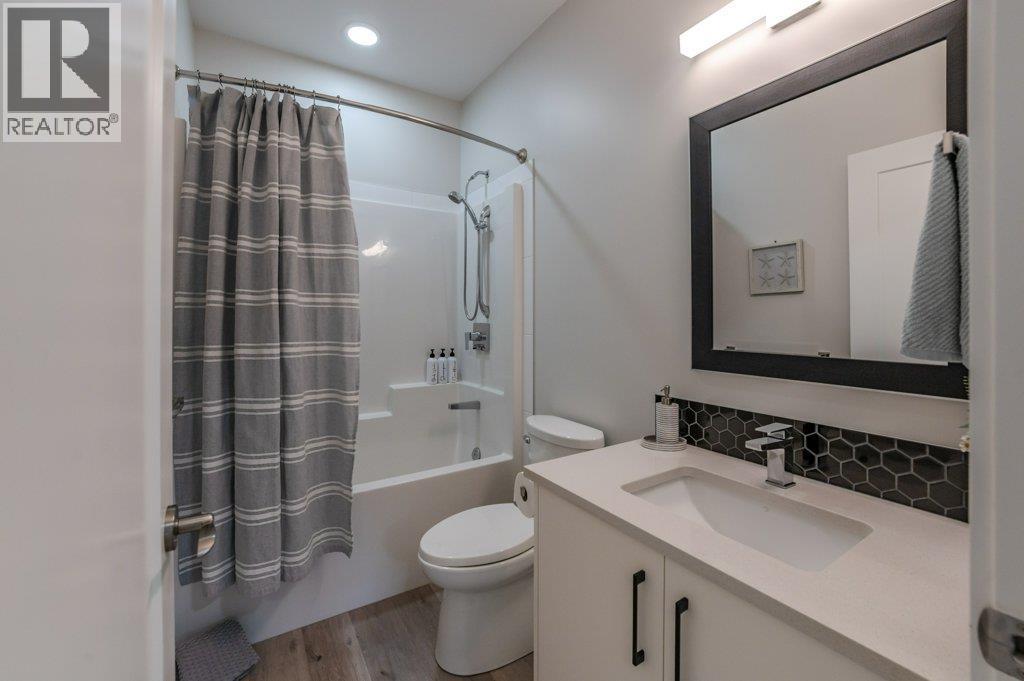 535 Westminster Avenue W Unit# 102, Penticton, BC - Indoor Photo Showing Bathroom