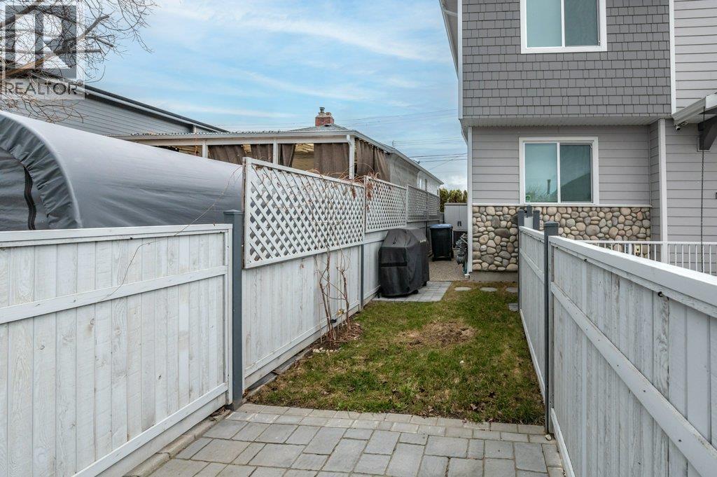 535 Westminster Avenue W Unit# 102, Penticton, BC - Outdoor With Exterior