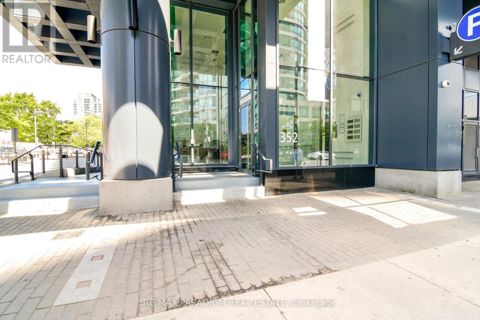 1702 - 352 Front Street W, Toronto, ON - Outdoor