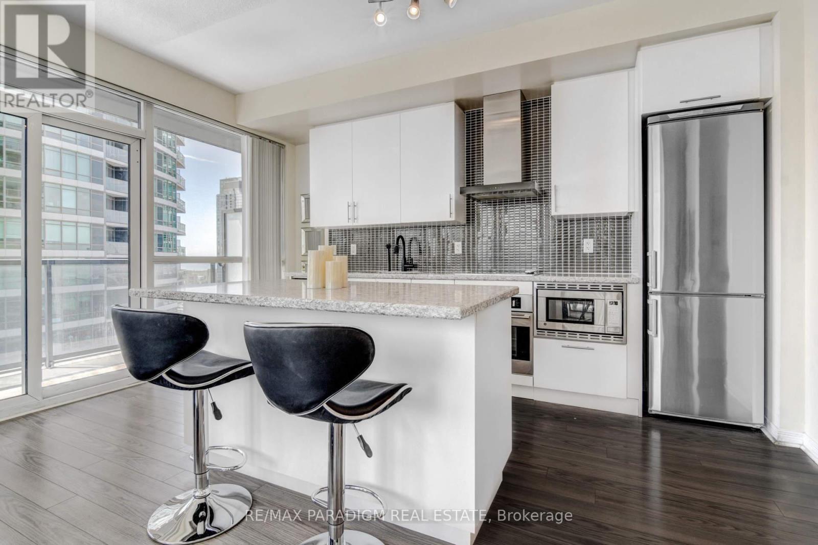 1702 - 352 Front Street W, Toronto, ON - Indoor Photo Showing Kitchen With Upgraded Kitchen