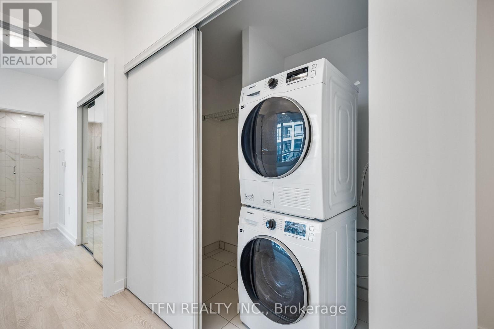 1113 - 15 Richardson Street, Toronto, ON - Indoor Photo Showing Laundry Room