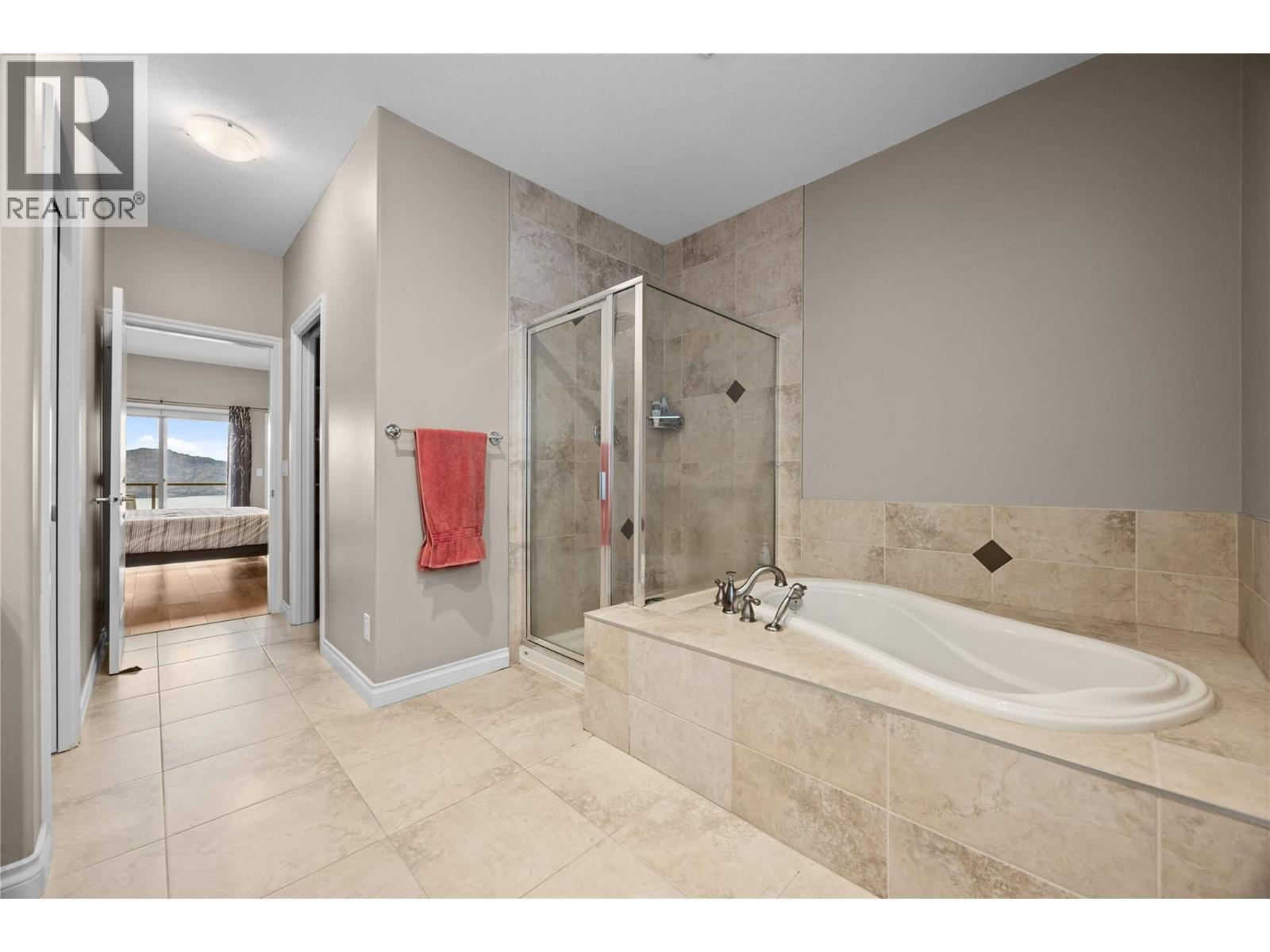 Primary ensuite - 5 pc - 5165 Trepanier Bench Road Unit# 250, Peachland, BC - Indoor Photo Showing Bathroom