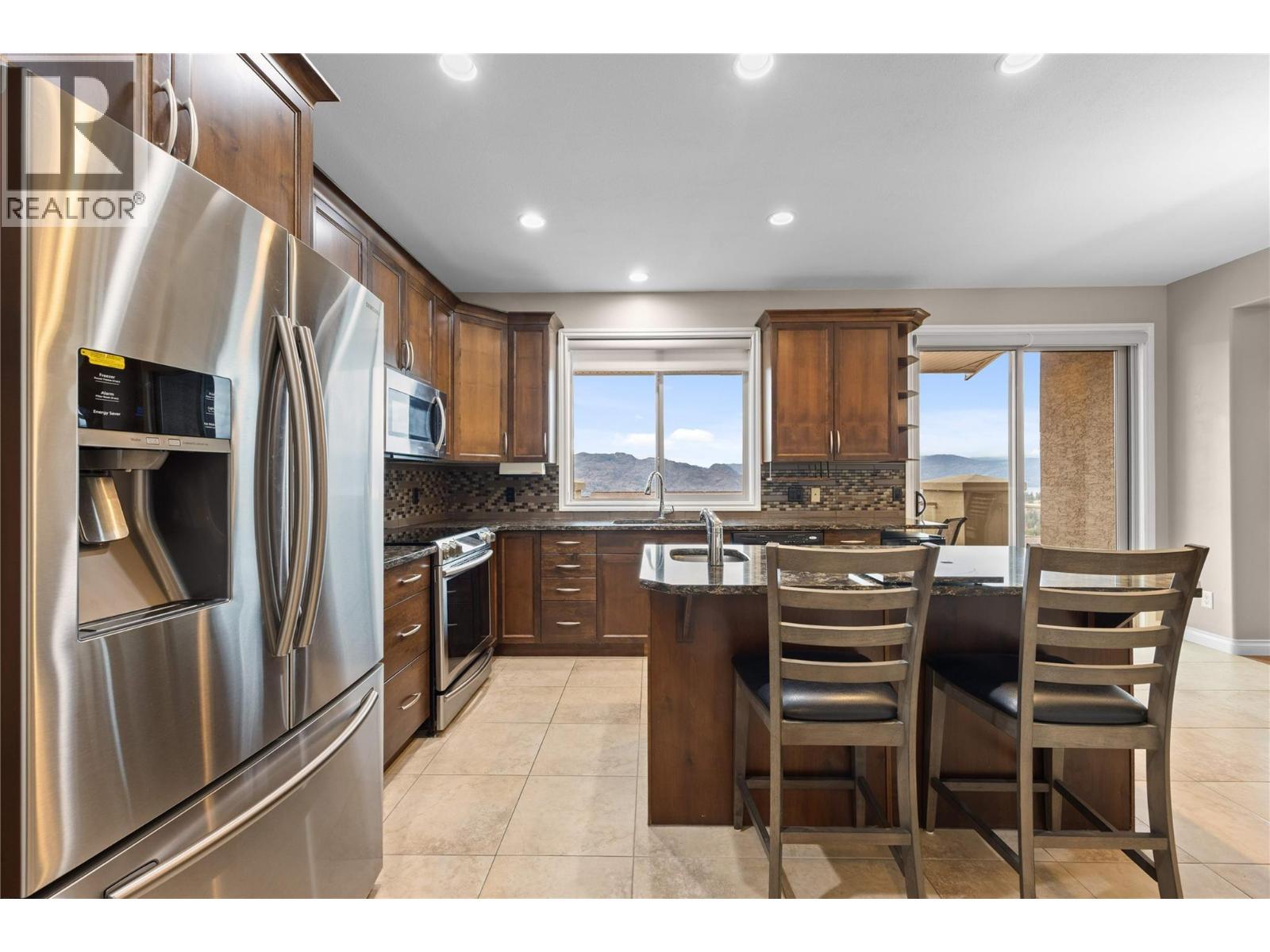 Lovely kitchen with granite counters, and stainless appliances - 5165 Trepanier Bench Road Unit# 250, Peachland, BC - Indoor