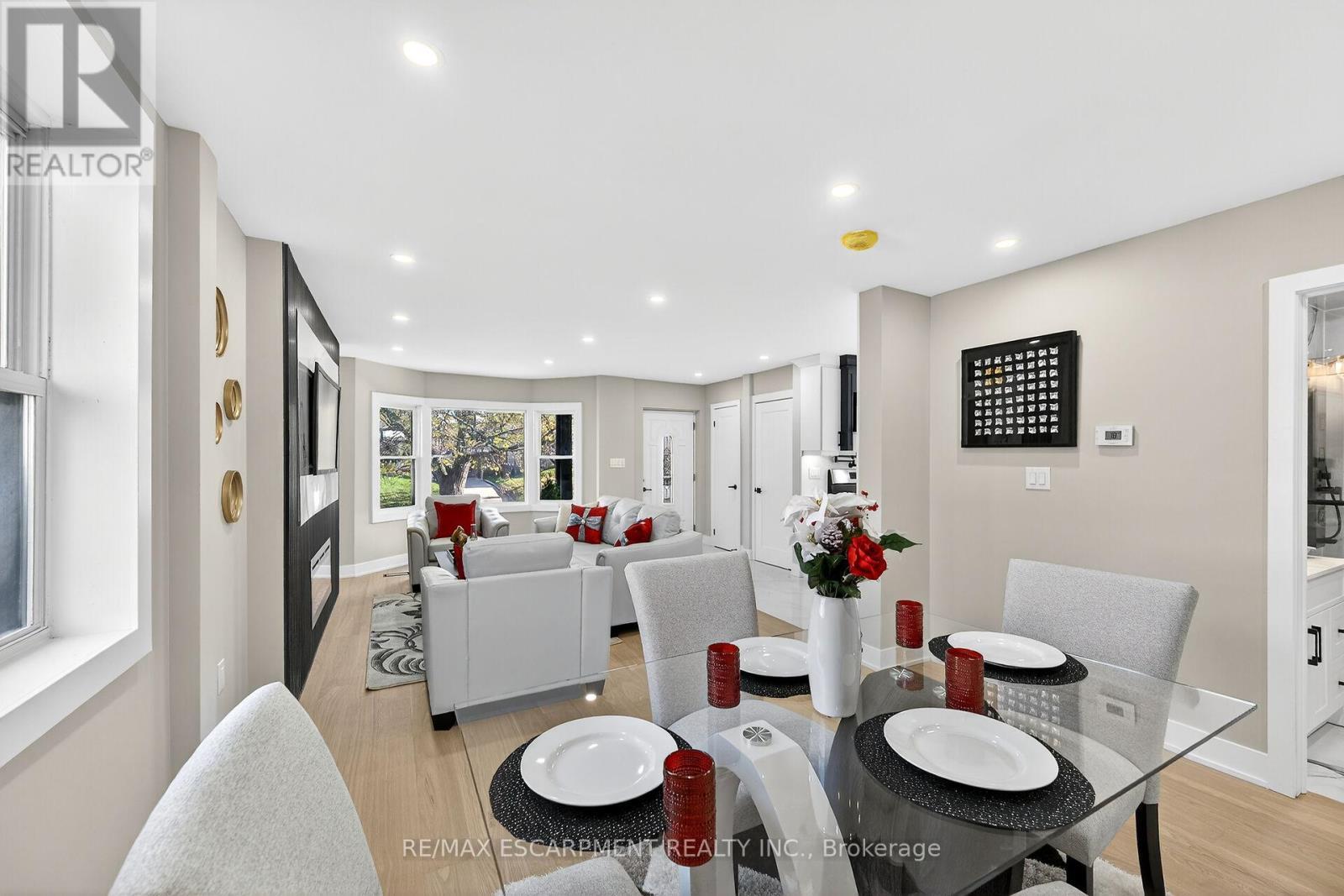 26 Martin Road, Hamilton, ON - Indoor Photo Showing Dining Room