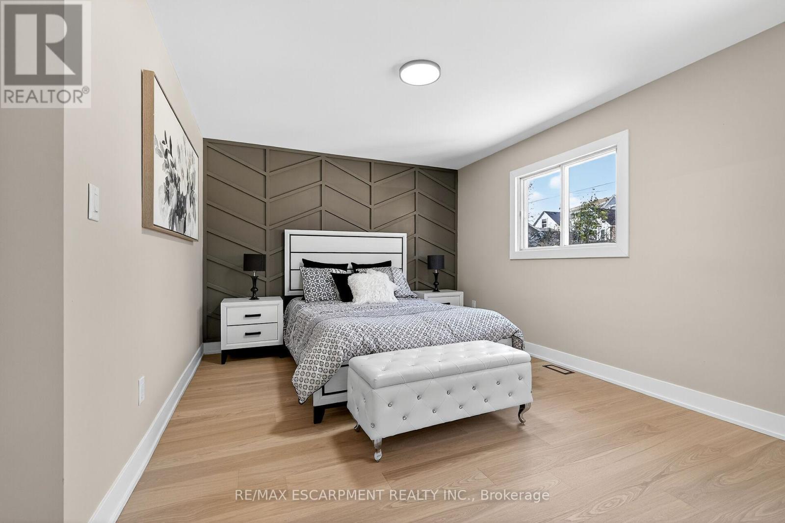 26 Martin Road, Hamilton, ON - Indoor Photo Showing Bedroom
