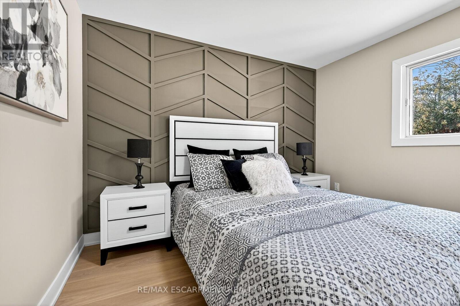 26 Martin Road, Hamilton, ON - Indoor Photo Showing Bedroom