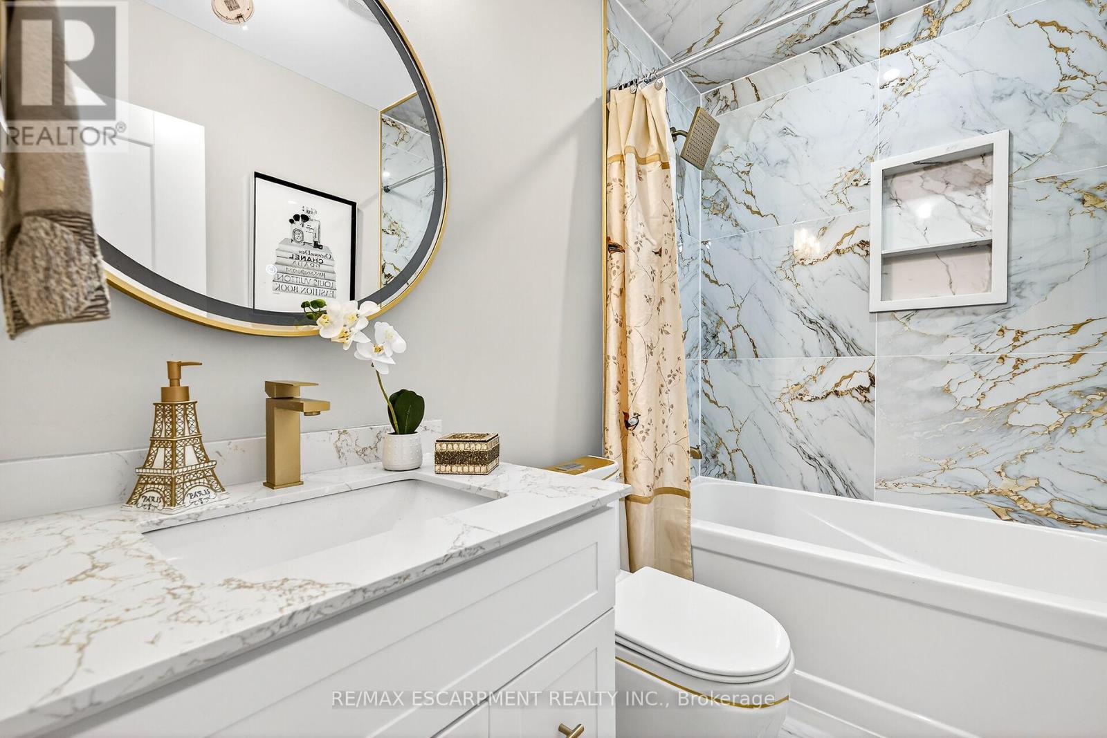 26 Martin Road, Hamilton, ON - Indoor Photo Showing Bathroom