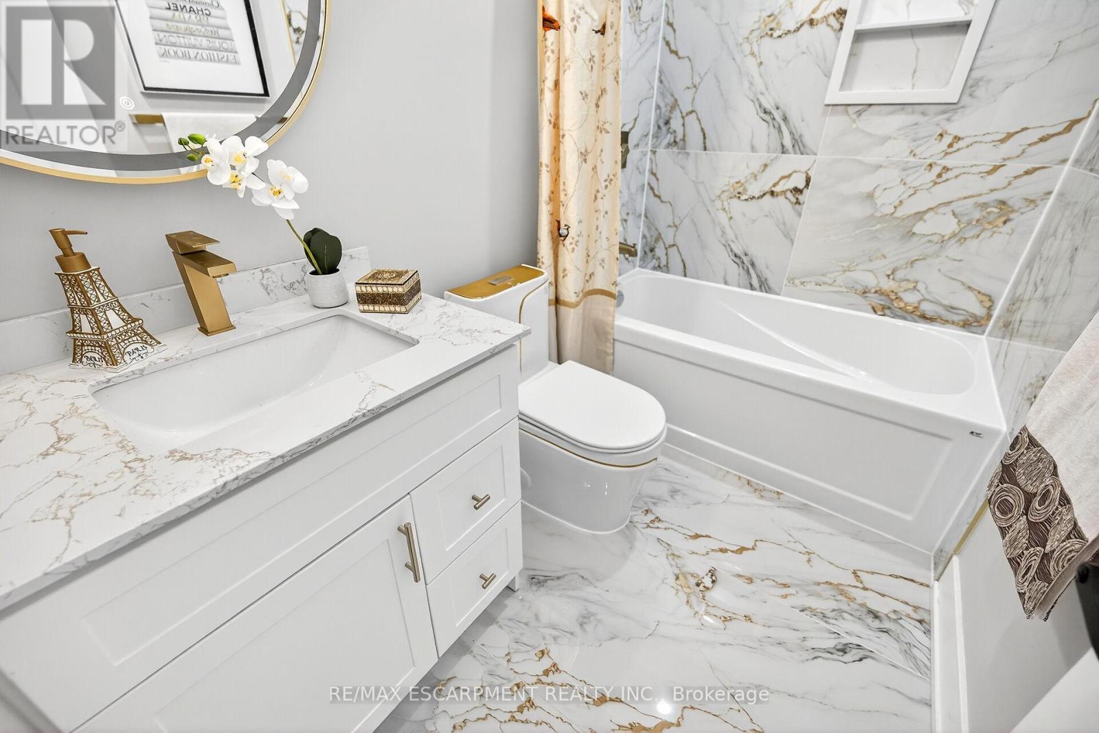 26 Martin Road, Hamilton, ON - Indoor Photo Showing Bathroom