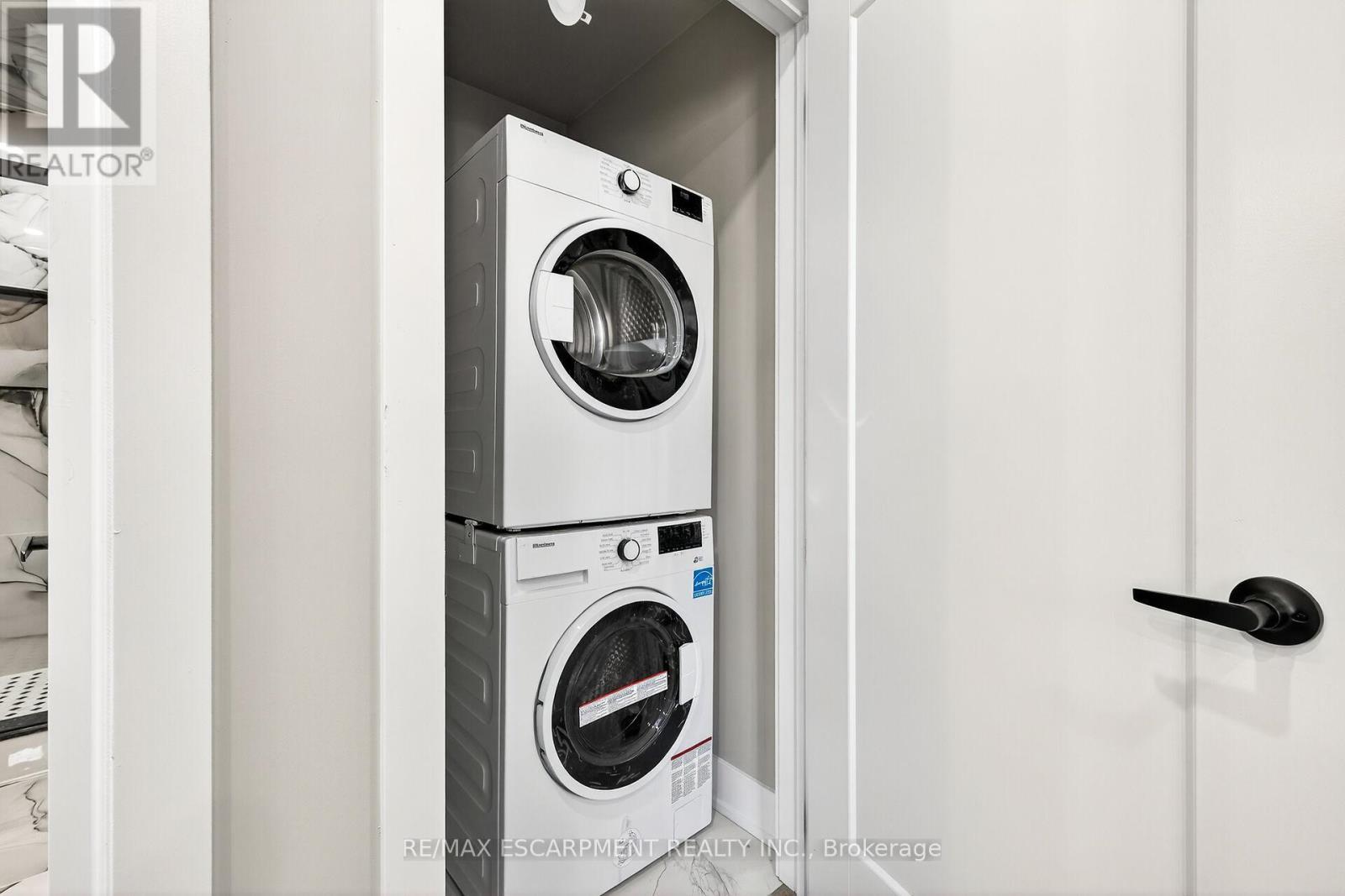 26 Martin Road, Hamilton, ON - Indoor Photo Showing Laundry Room