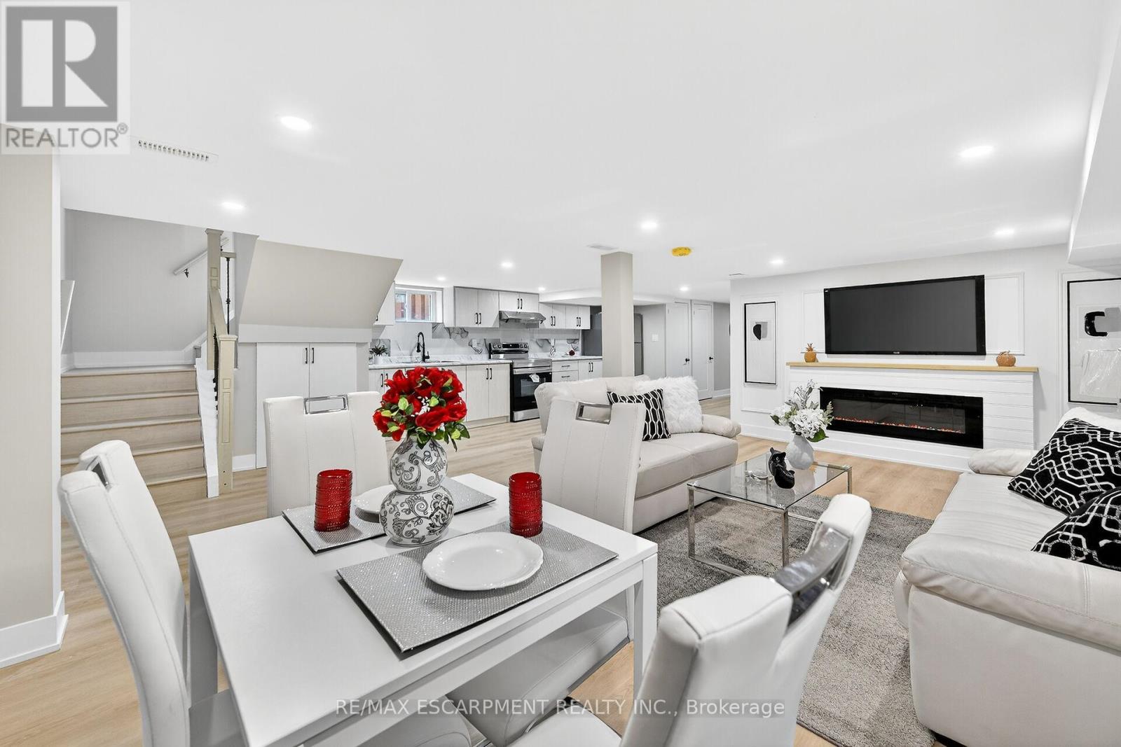 26 Martin Road, Hamilton, ON - Indoor Photo Showing Living Room With Fireplace