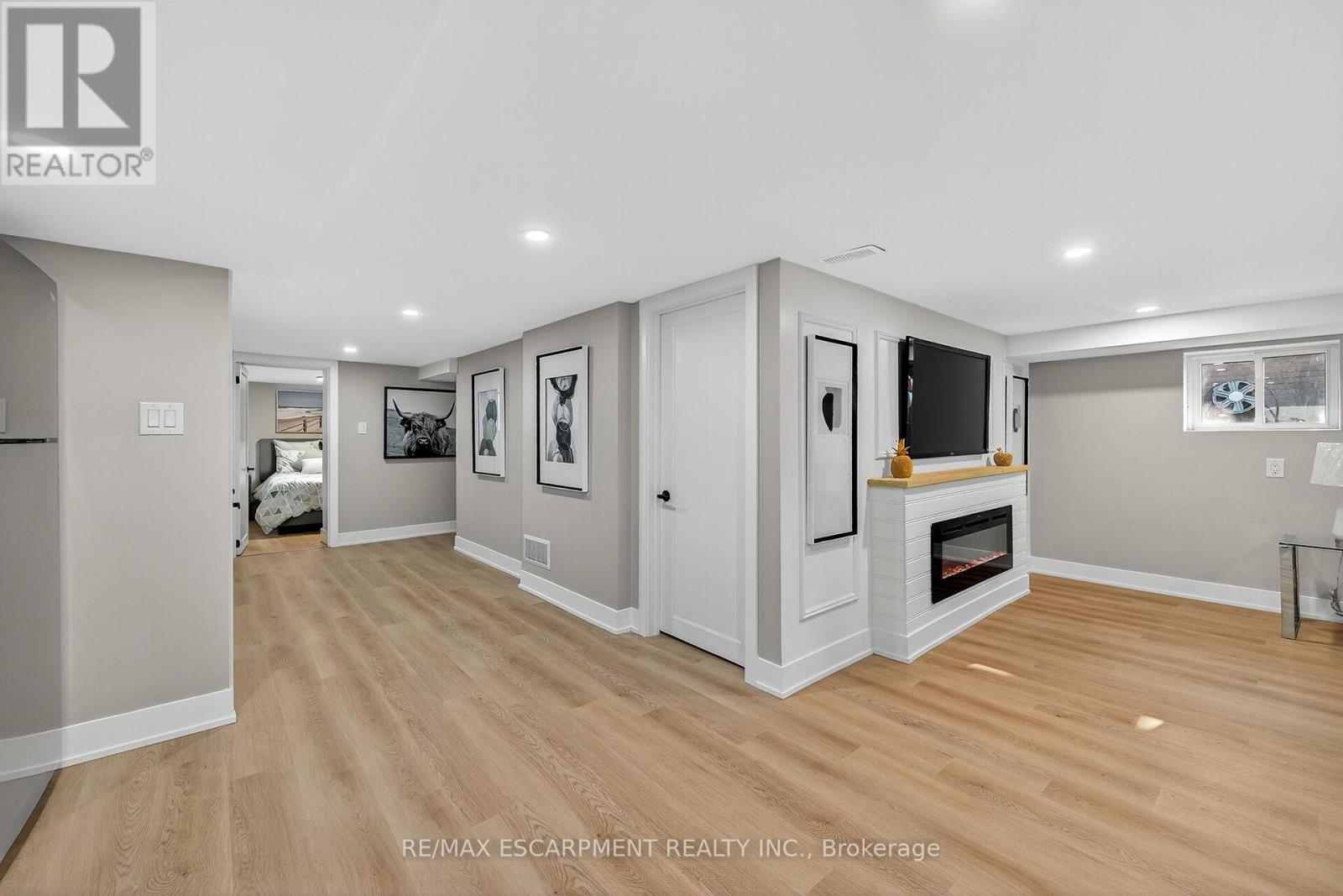 26 Martin Road, Hamilton, ON - Indoor With Fireplace