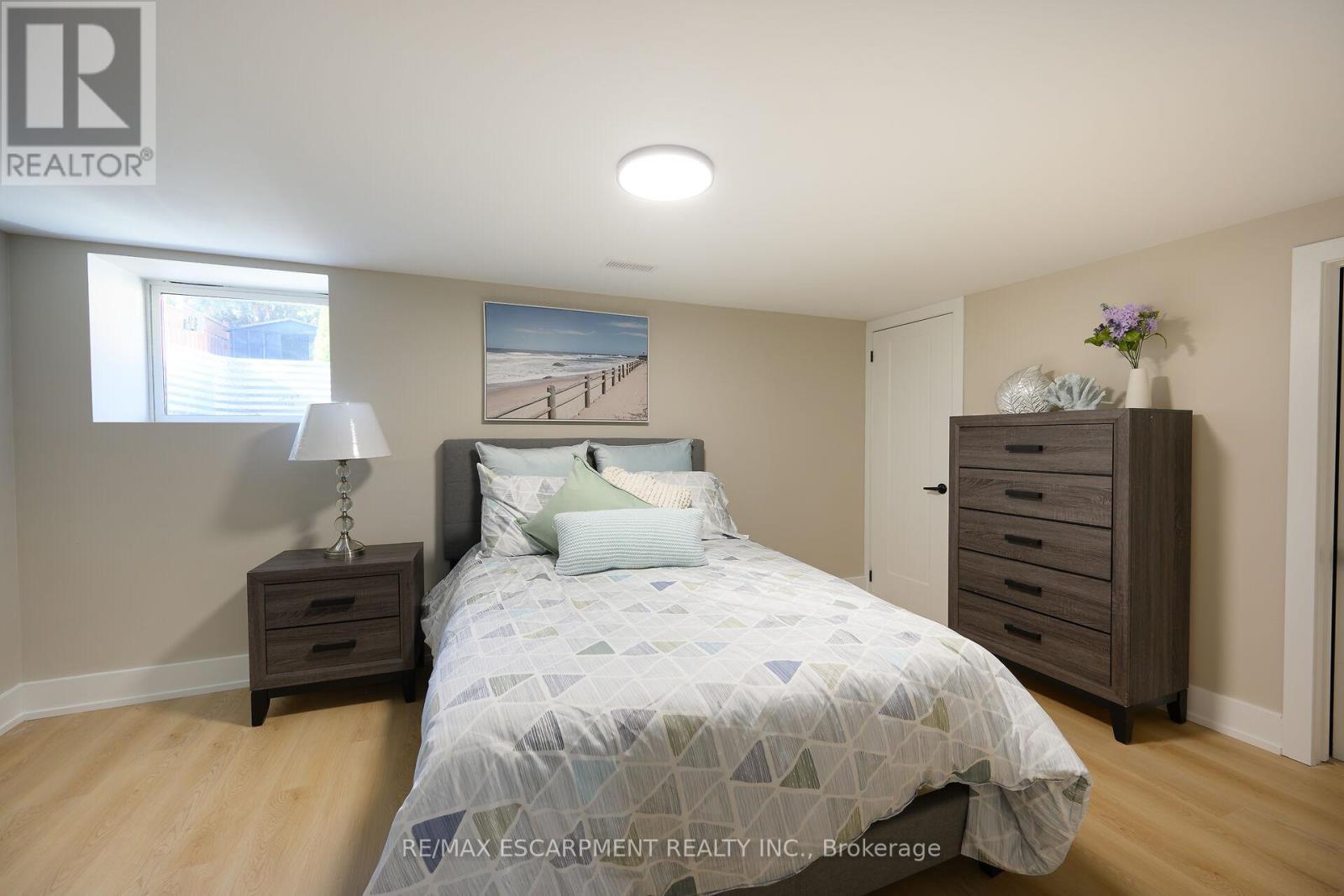 26 Martin Road, Hamilton, ON - Indoor Photo Showing Bedroom
