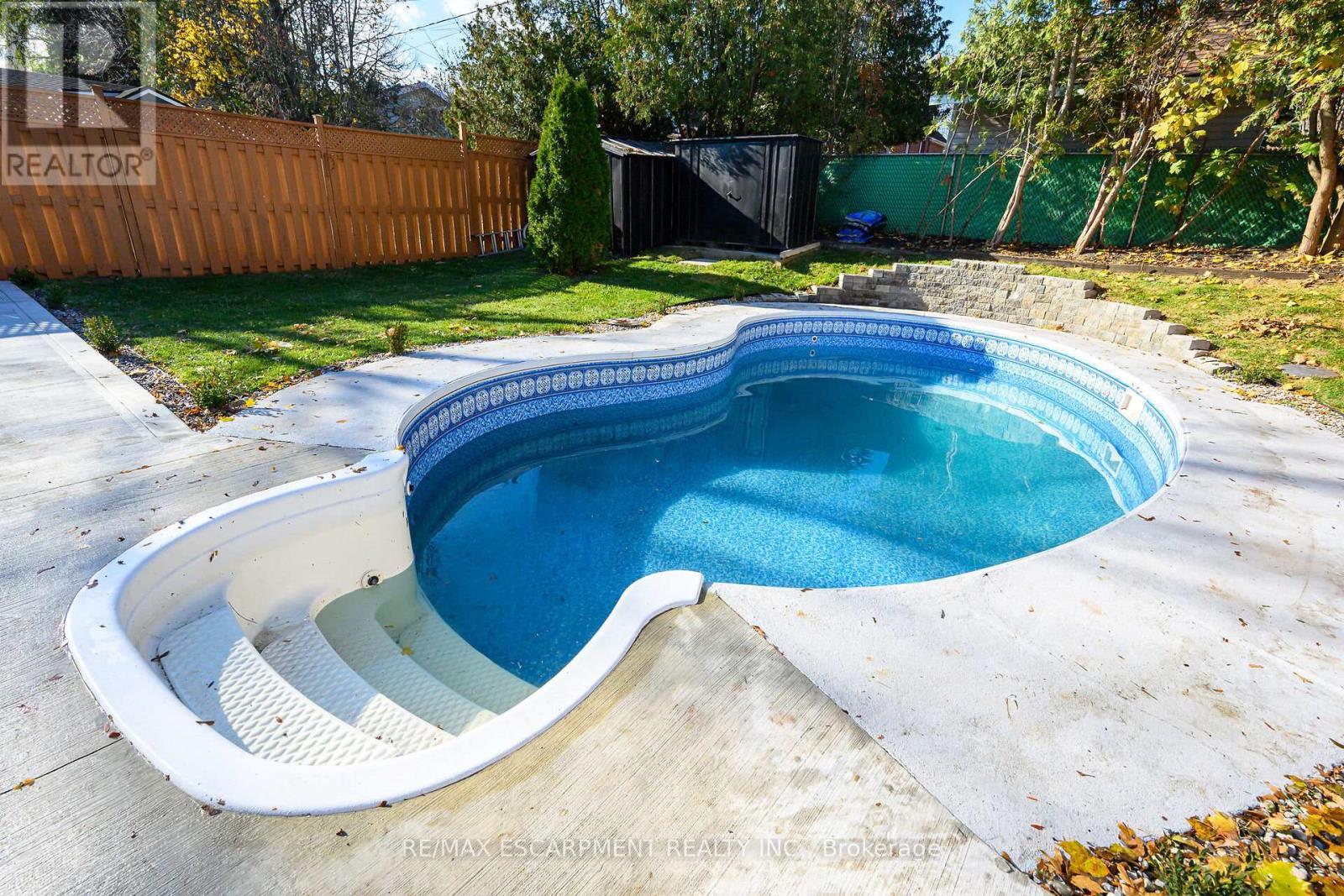 26 Martin Road, Hamilton, ON - Outdoor With In Ground Pool With Backyard