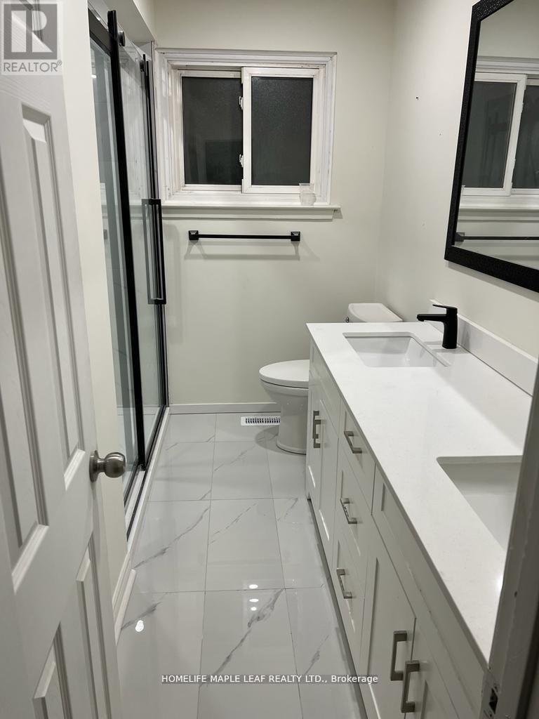 (Upper) - 28 Ladore Drive, Brampton, ON - Indoor Photo Showing Bathroom