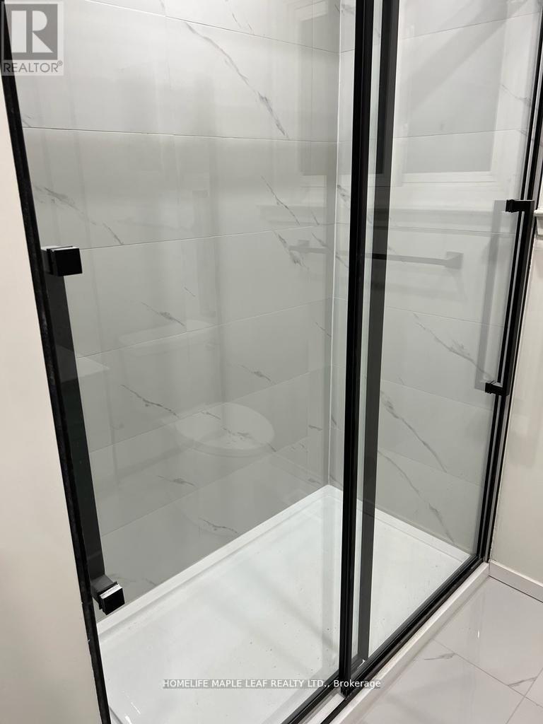 (Upper) - 28 Ladore Drive, Brampton, ON - Indoor Photo Showing Bathroom