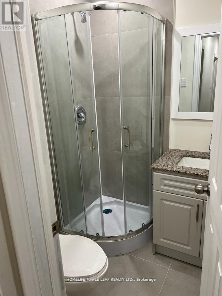 (Upper) - 28 Ladore Drive, Brampton, ON - Indoor Photo Showing Bathroom