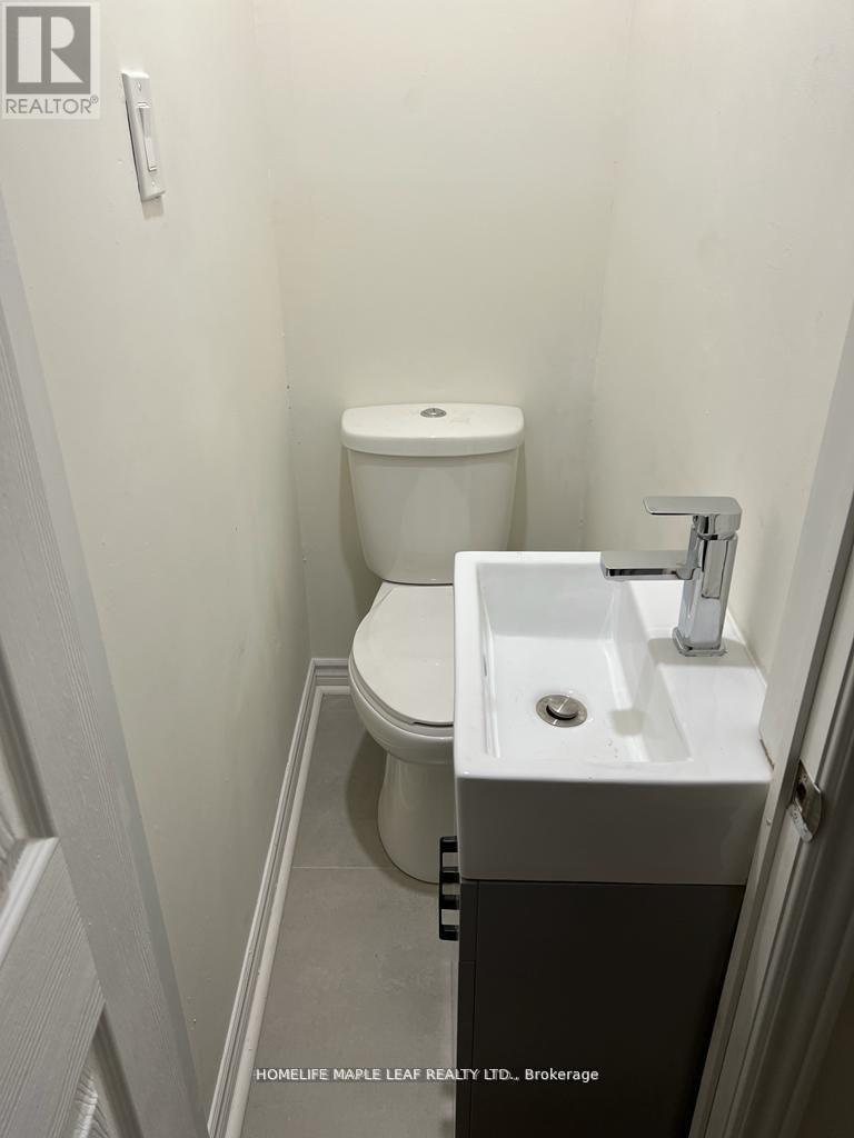 (Upper) - 28 Ladore Drive, Brampton, ON - Indoor Photo Showing Bathroom