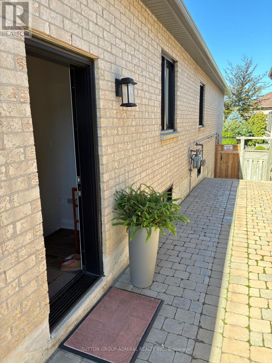 Lower - 32 Glenforest Drive, Vaughan, ON - Outdoor With Exterior