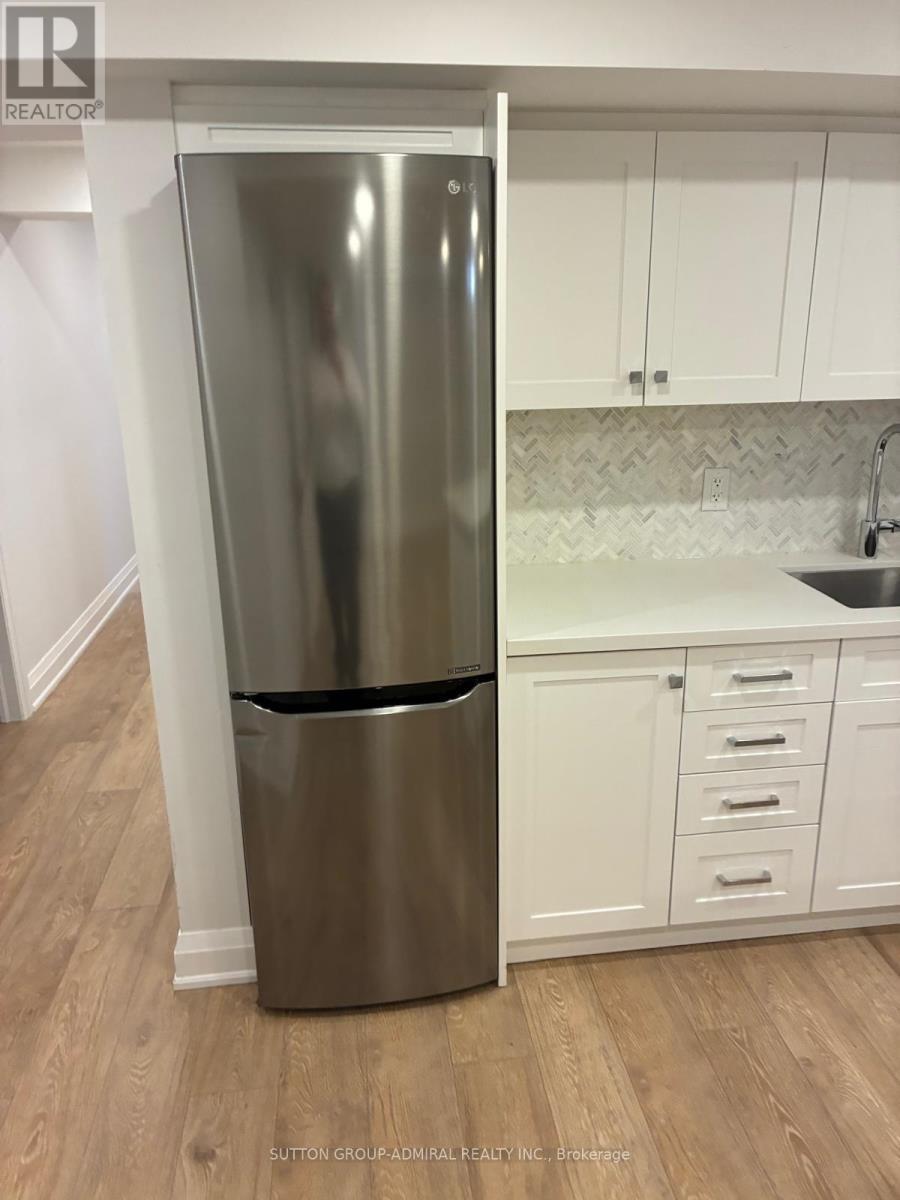 Lower - 32 Glenforest Drive, Vaughan, ON - Indoor Photo Showing Kitchen