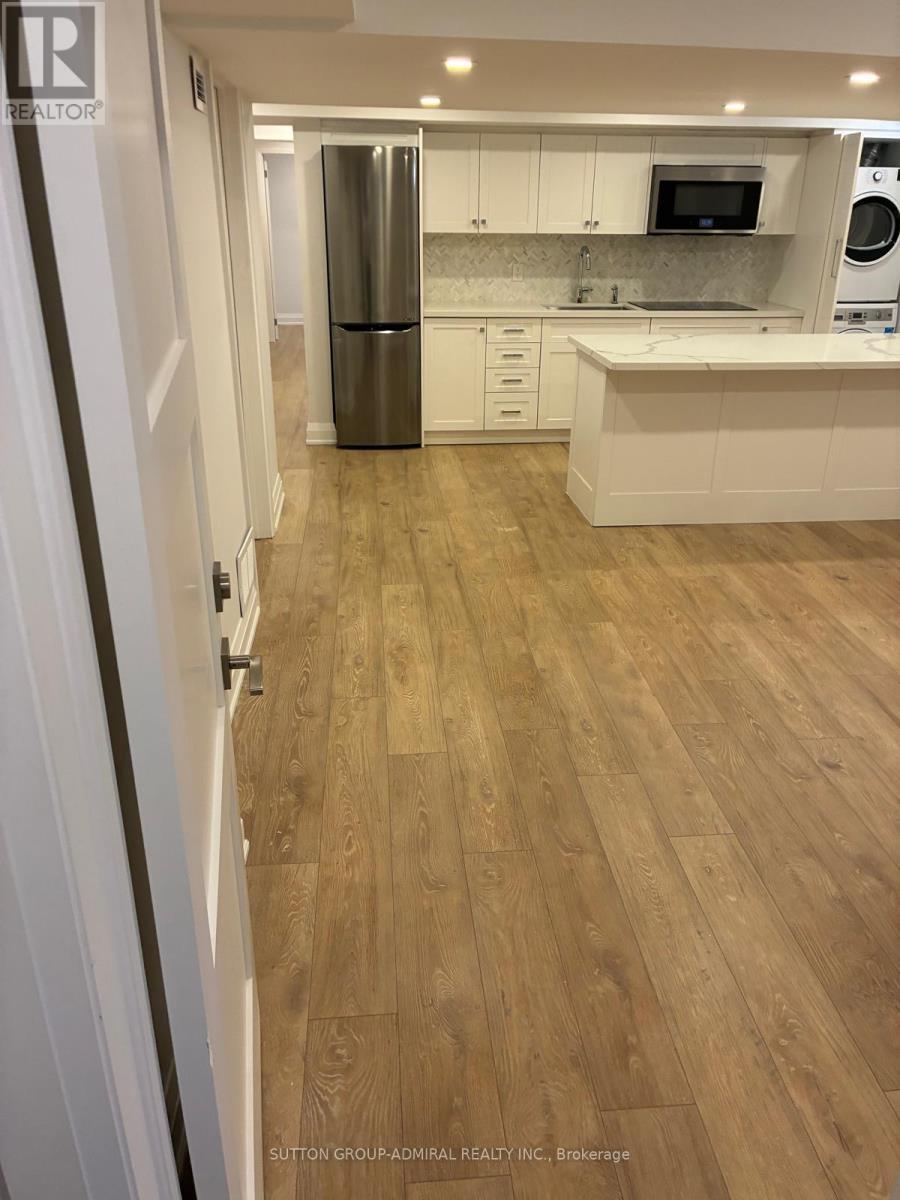 Lower - 32 Glenforest Drive, Vaughan, ON - Indoor Photo Showing Kitchen