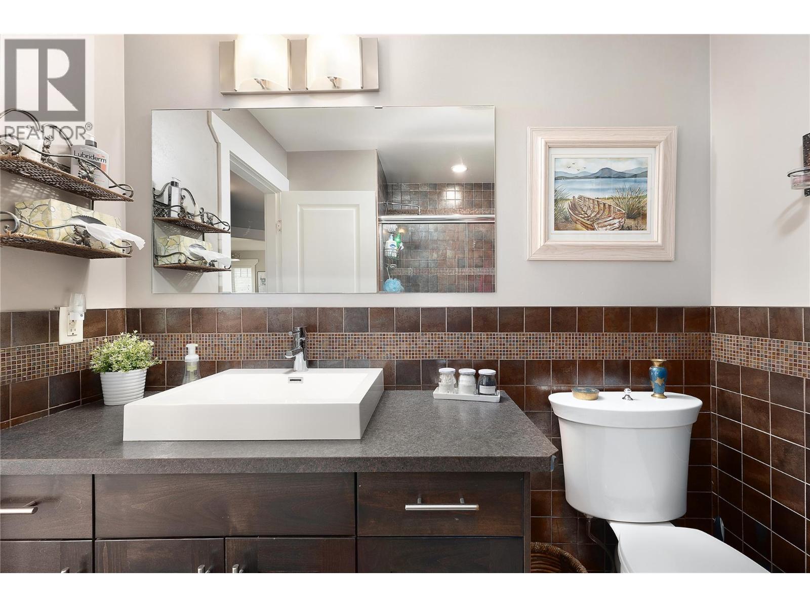 Main bath - 4537 Lansdowne Road, Armstrong, BC - Indoor Photo Showing Bathroom