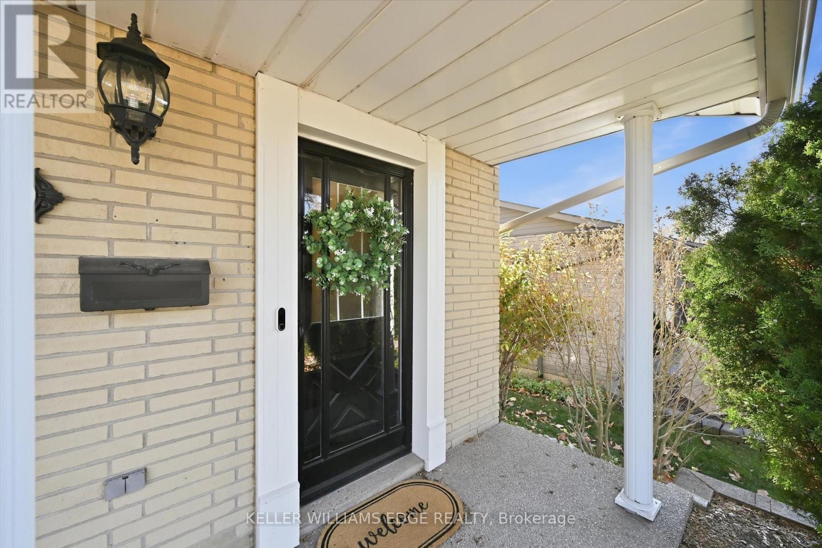 123 Athenia Drive, Hamilton, ON - Outdoor With Deck Patio Veranda With Exterior