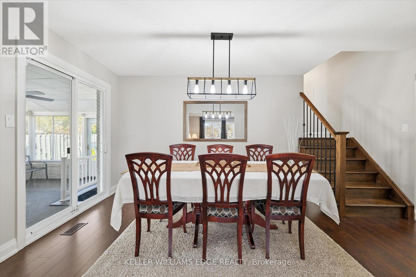 123 Athenia Drive, Hamilton, ON - Indoor Photo Showing Dining Room