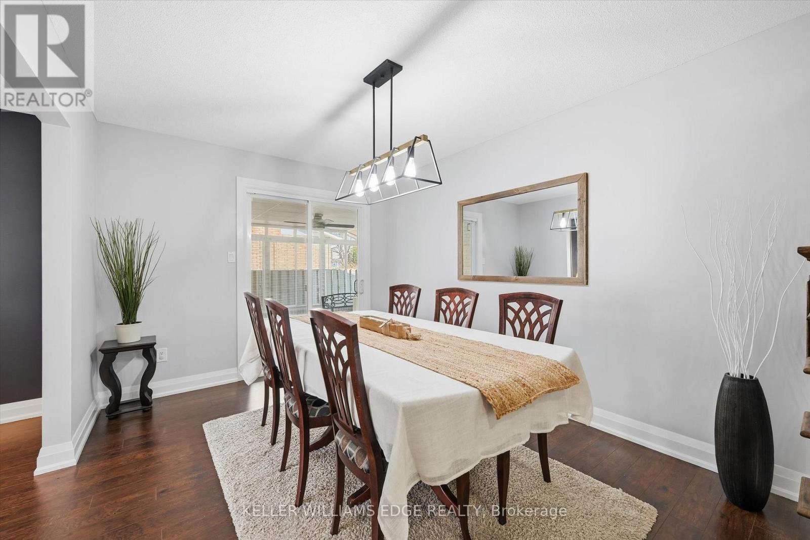 123 Athenia Drive, Hamilton, ON - Indoor Photo Showing Dining Room
