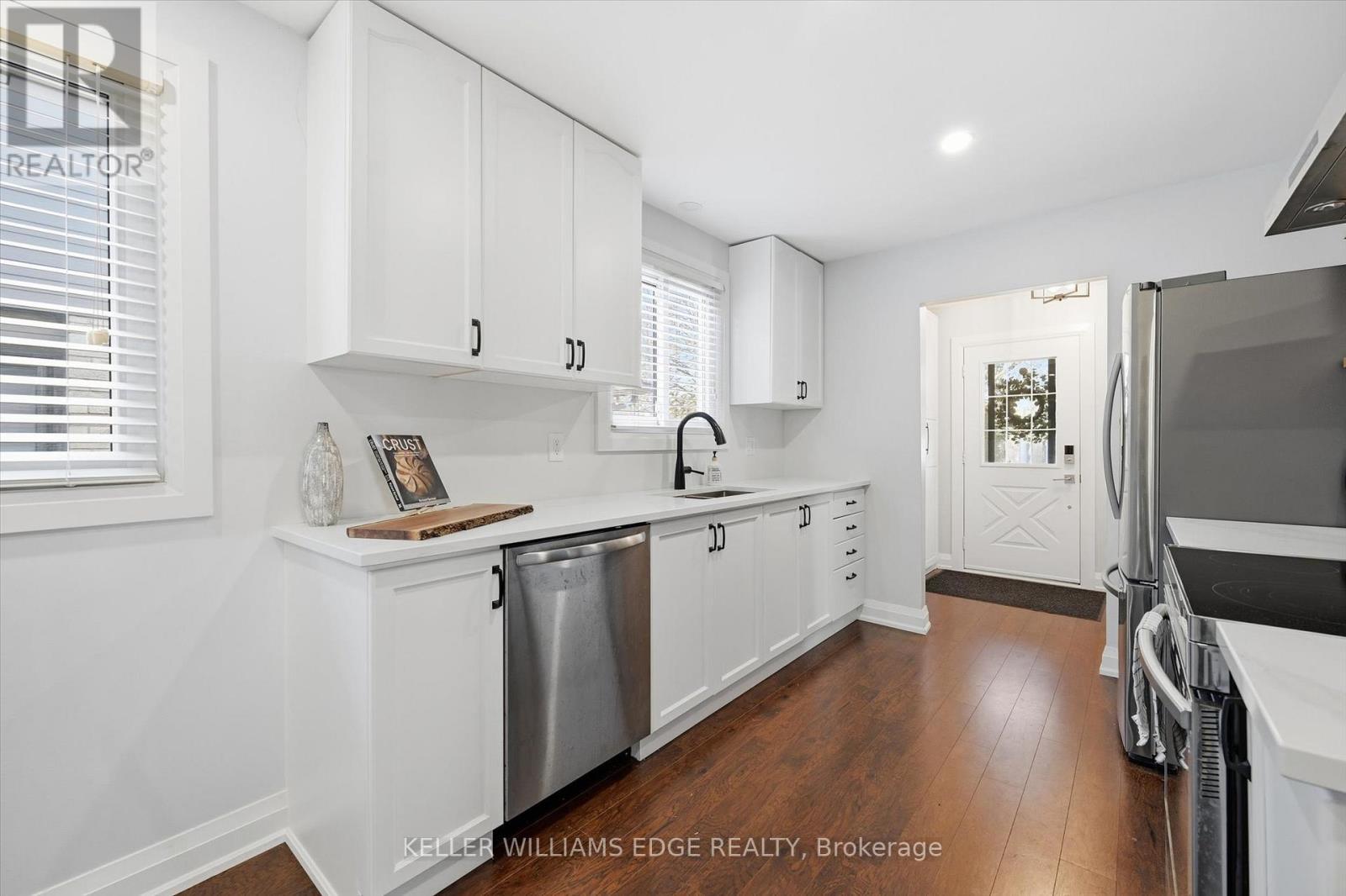 123 Athenia Drive, Hamilton, ON - Indoor Photo Showing Kitchen