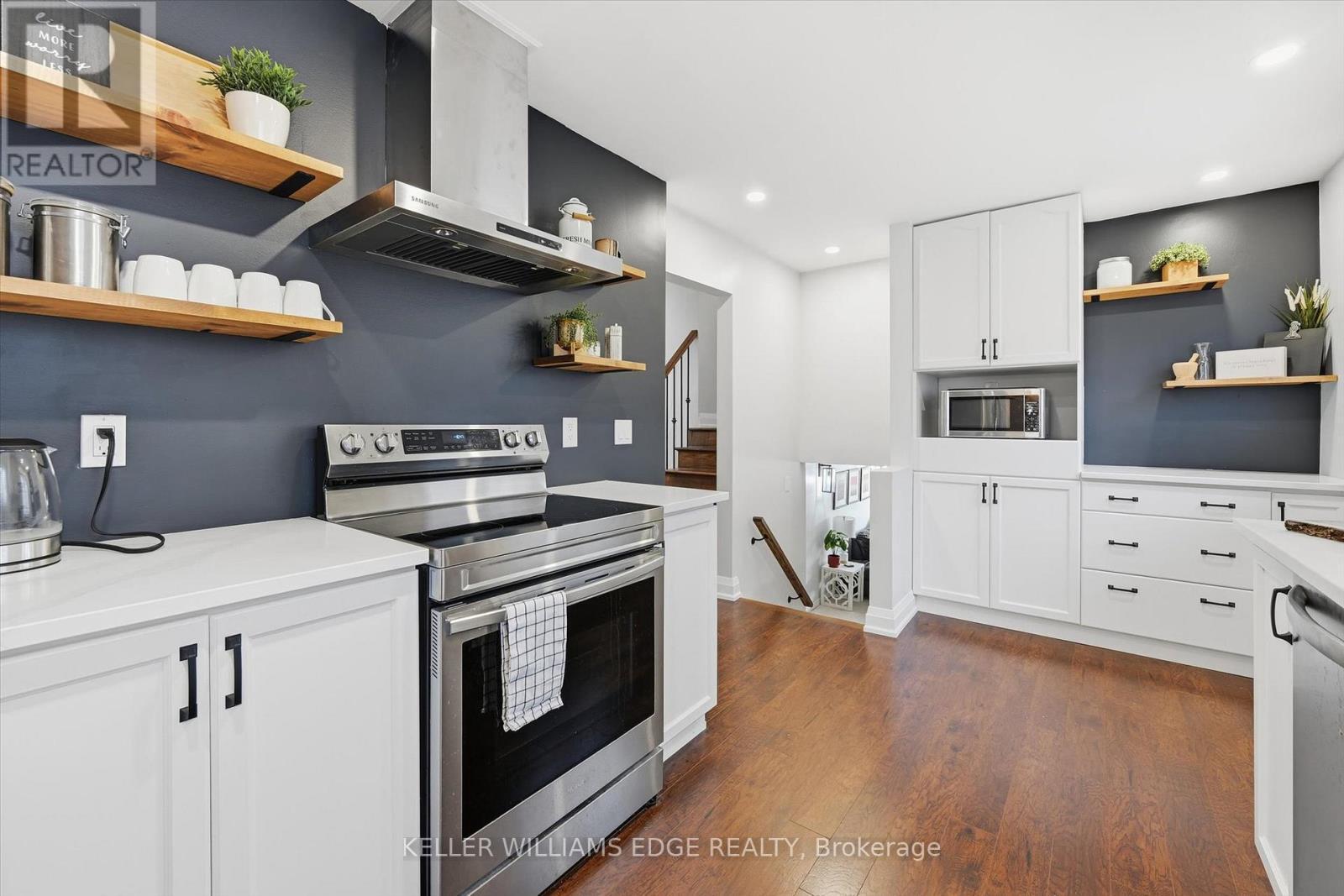 123 Athenia Drive, Hamilton, ON - Indoor Photo Showing Kitchen
