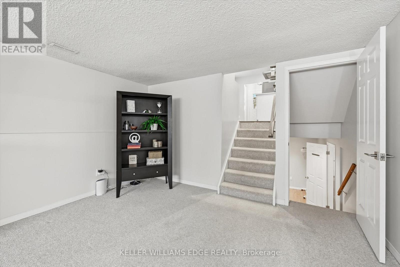 123 Athenia Drive, Hamilton, ON - Indoor Photo Showing Other Room