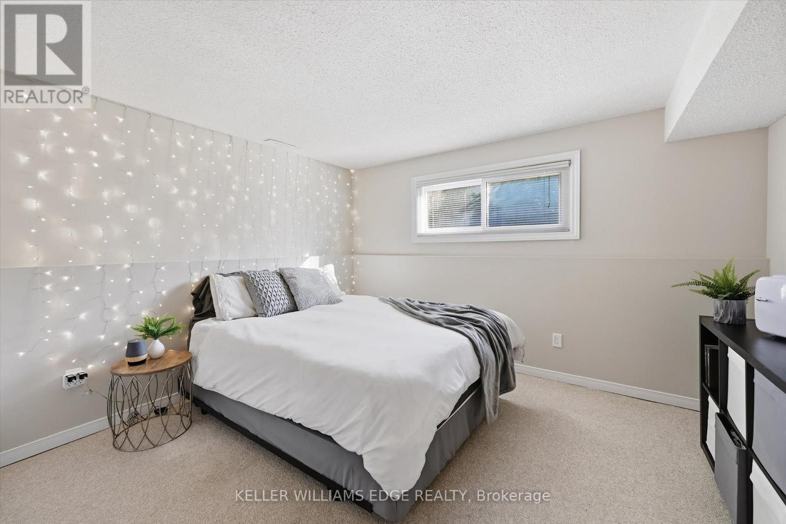 123 Athenia Drive, Hamilton, ON - Indoor Photo Showing Bedroom