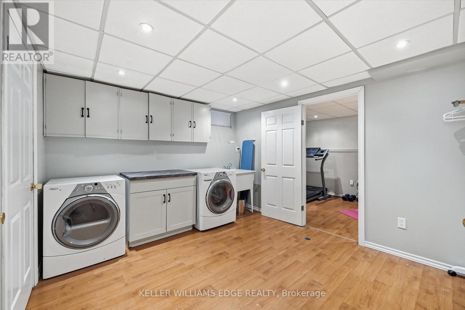 123 Athenia Drive, Hamilton, ON - Indoor Photo Showing Laundry Room