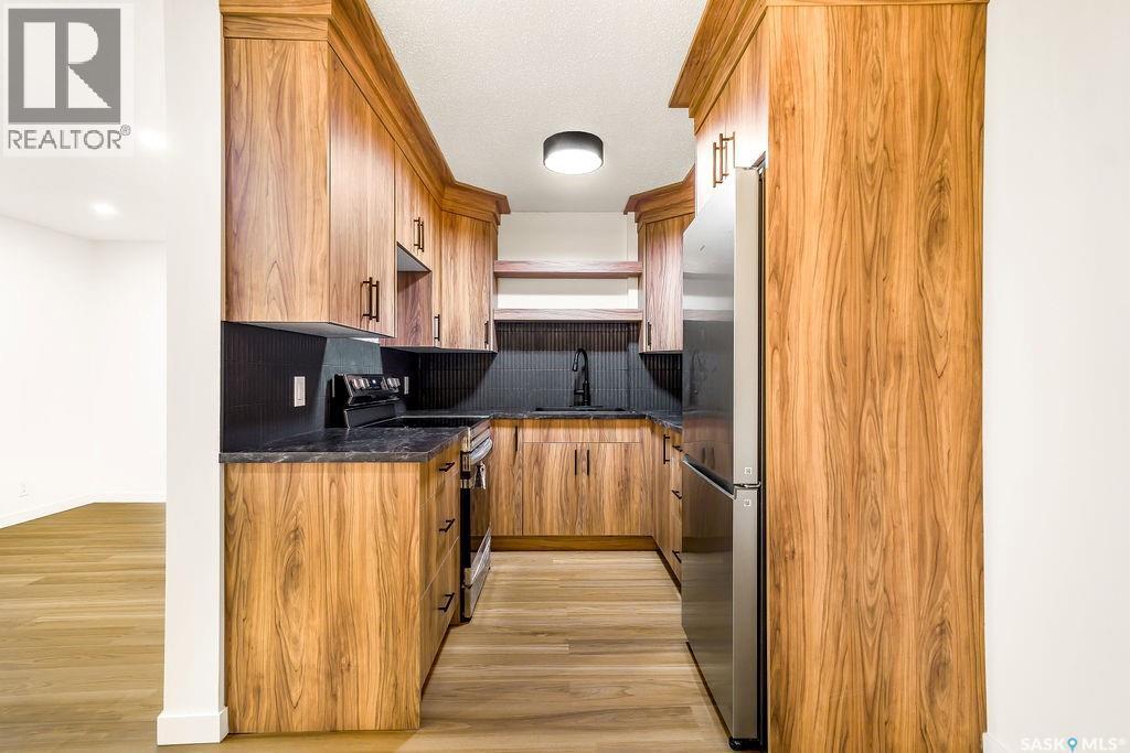 3914 Castle Road, Regina, SK - Indoor Photo Showing Kitchen