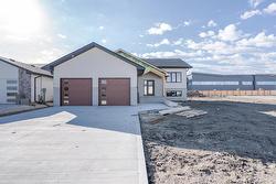 5 Wild Plum Lane Steinbach, MB R5G 2Z1