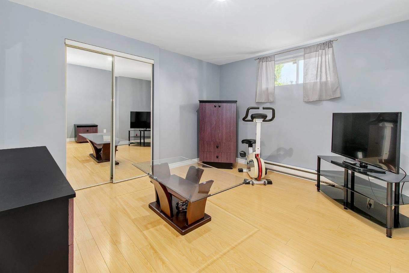 Chambre à coucher - 4220 Rue De Mauriac, Terrebonne (Terrebonne), QC - Indoor Photo Showing Gym Room