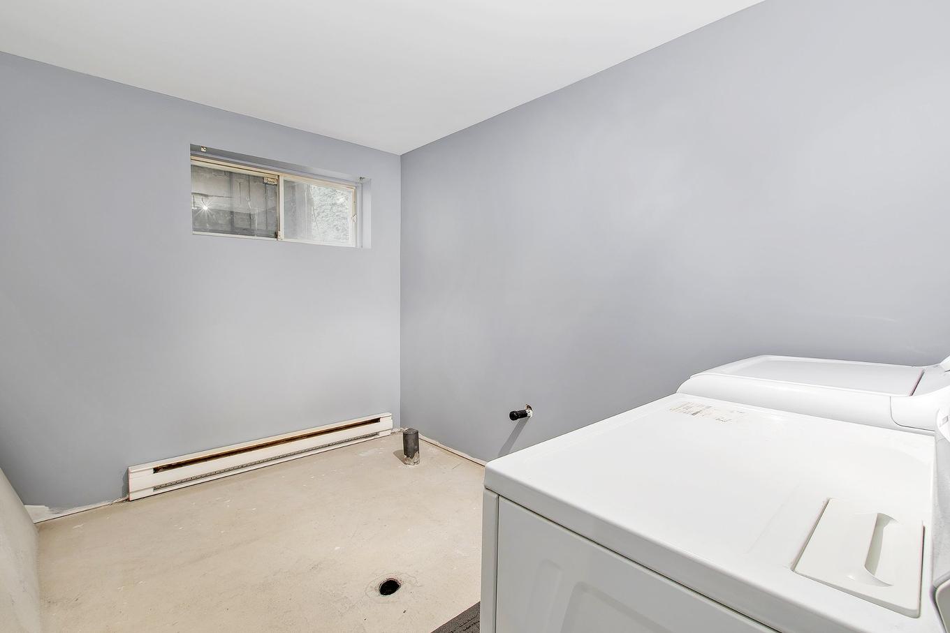 Salle de lavage - 4220 Rue De Mauriac, Terrebonne (Terrebonne), QC - Indoor