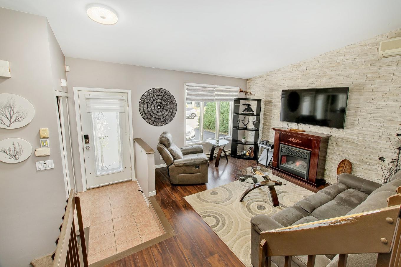 Salon - 4220 Rue De Mauriac, Terrebonne (Terrebonne), QC - Indoor Photo Showing Living Room With Fireplace