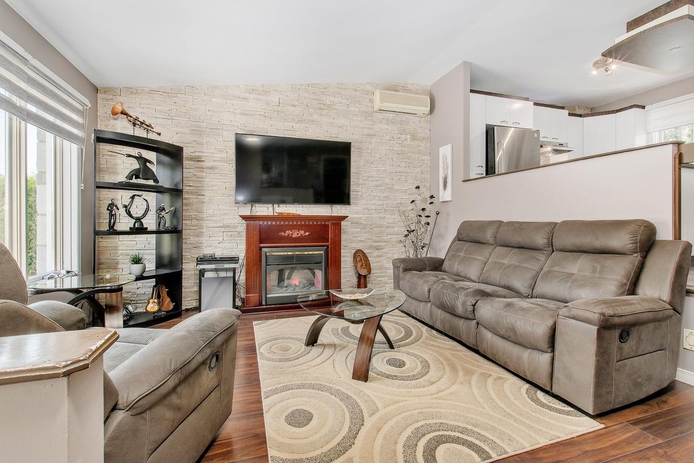 Salon - 4220 Rue De Mauriac, Terrebonne (Terrebonne), QC - Indoor Photo Showing Living Room With Fireplace