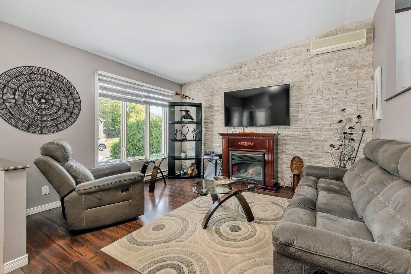 Salon - 4220 Rue De Mauriac, Terrebonne (Terrebonne), QC - Indoor Photo Showing Living Room With Fireplace